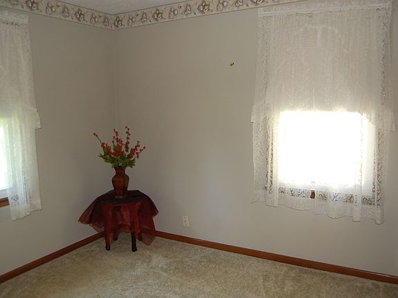 5th image of 127 W Okabena St