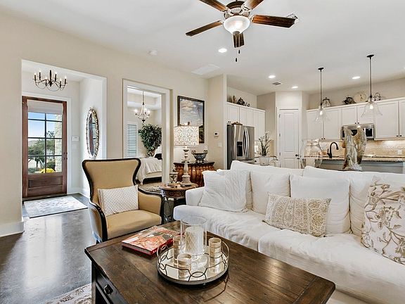 4th image of 208 Fairlake Cir #13
