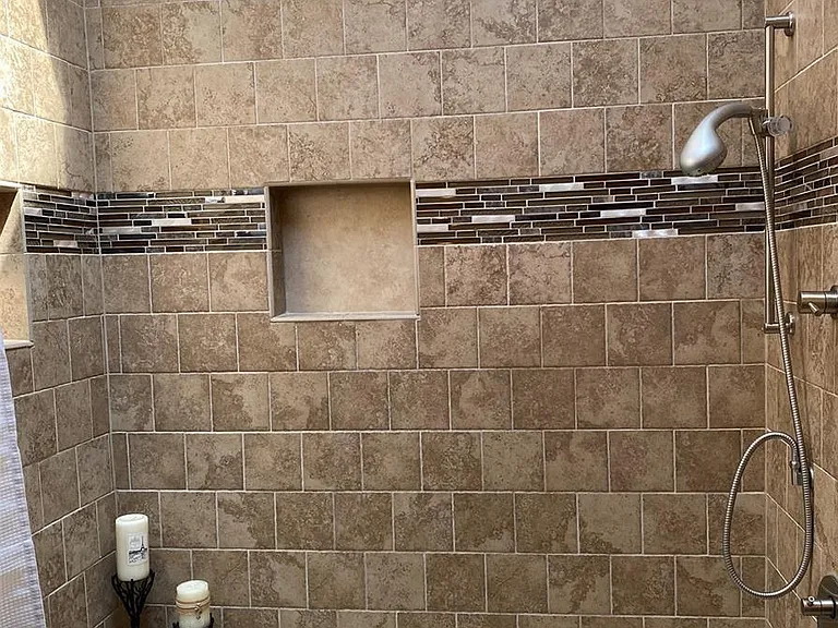 master shower and tub