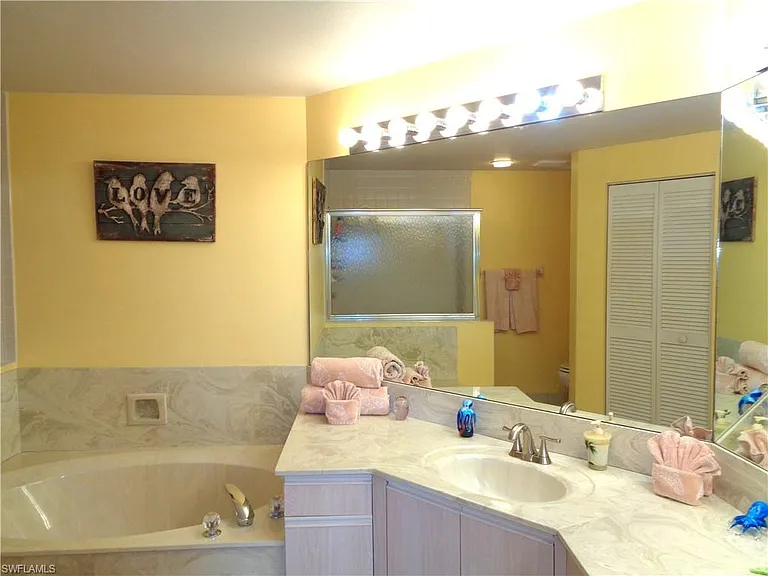 6260 Bellerive Ave #4 — Photo 25