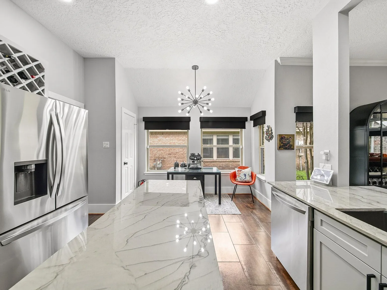 3 bed, 2.0 bath, 2027 sqft, $3,000 — Photo 4