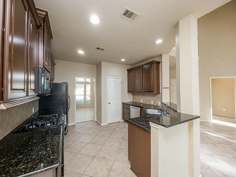 4019 Windmill Creek Dr — Photo 10