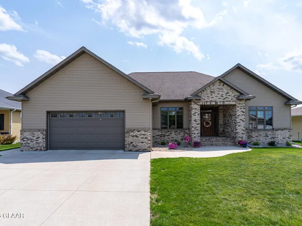 2331 43rd Ave S, Grand Forks, ND 58201