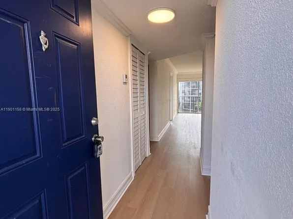 8740 N Sherman Cir, Hollywood, FL