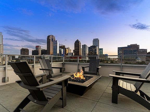 Take in the unobstructed views of the Dallas skyline from our rooftop terrace