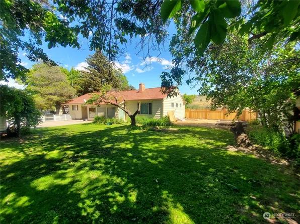 433 4th Avenue N, Okanogan, WA 98840