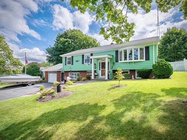 35 Rhode Island Ave, Somerset, MA 02726