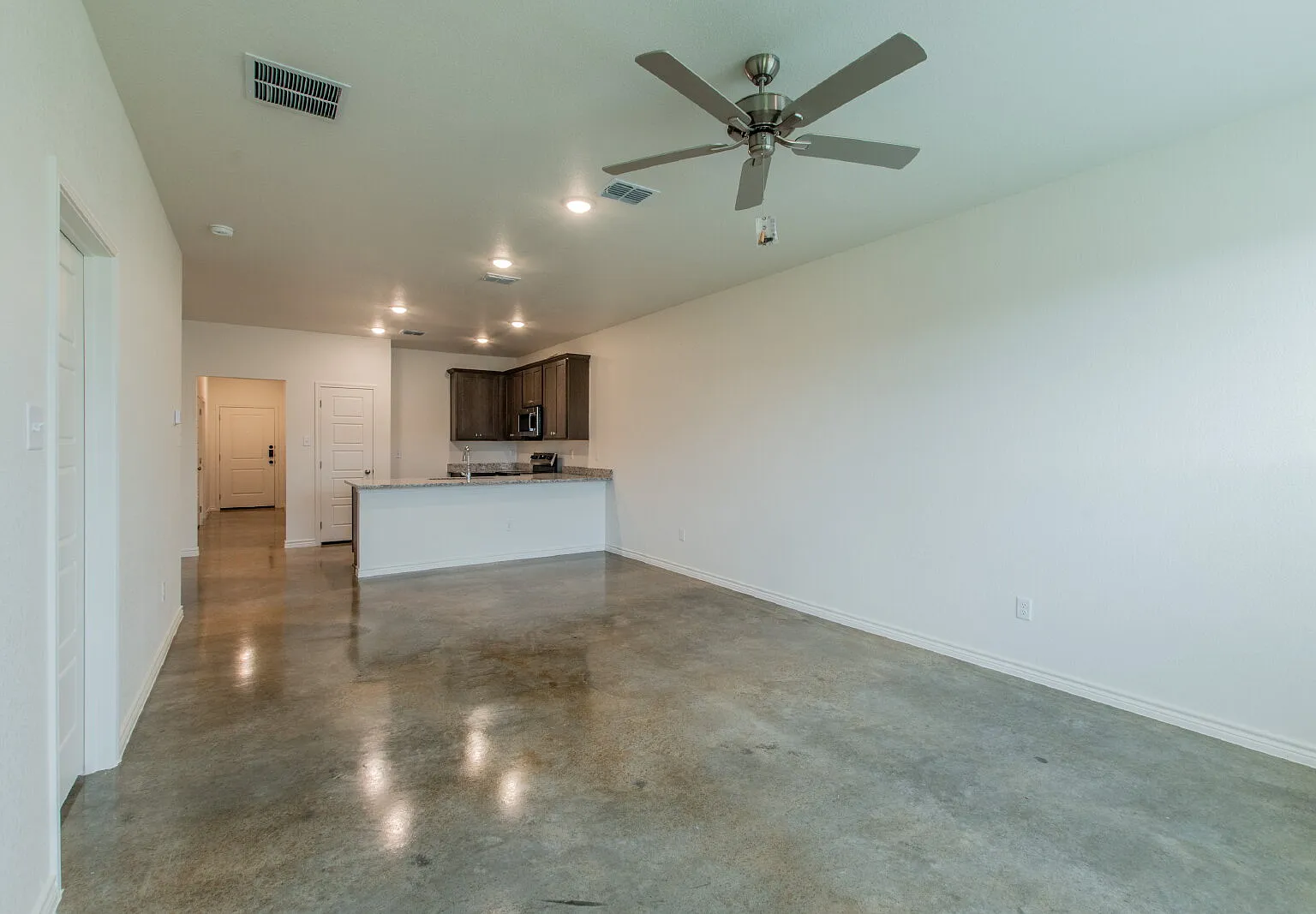3 bed, 2.0 bath, 1175 sqft, $1,550 — Photo 4
