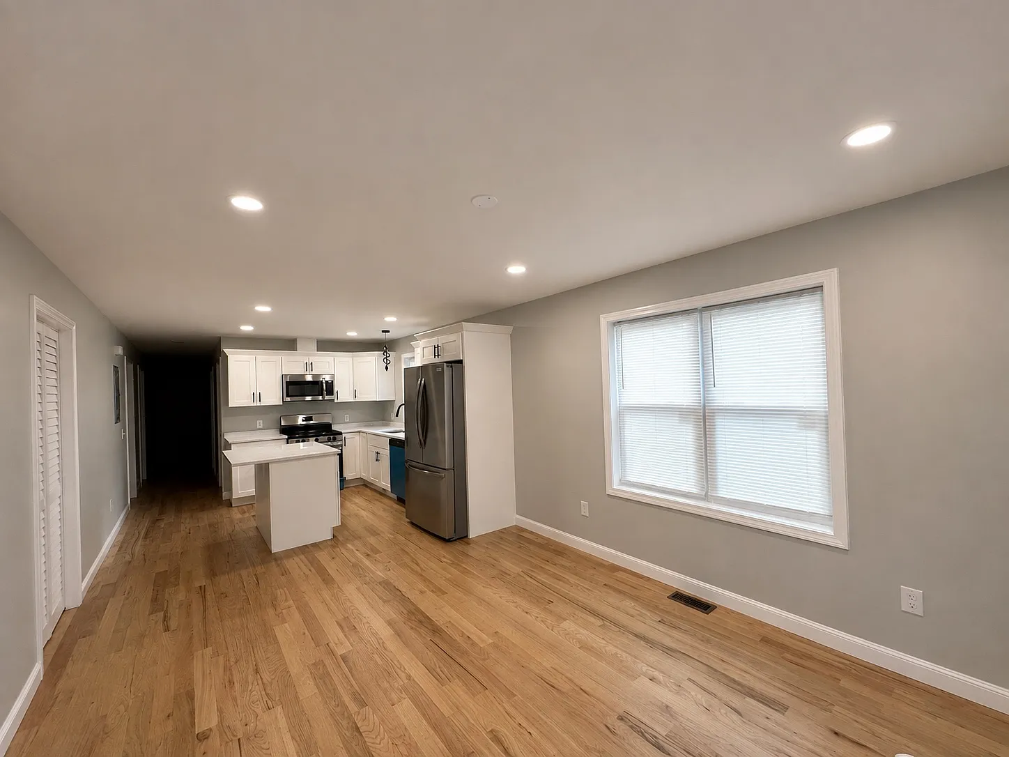 6 bed, 2500 sqft, $4,000 — Photo 2
