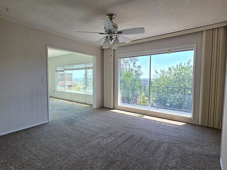 6437 Elmhurst Dr — Photo 7