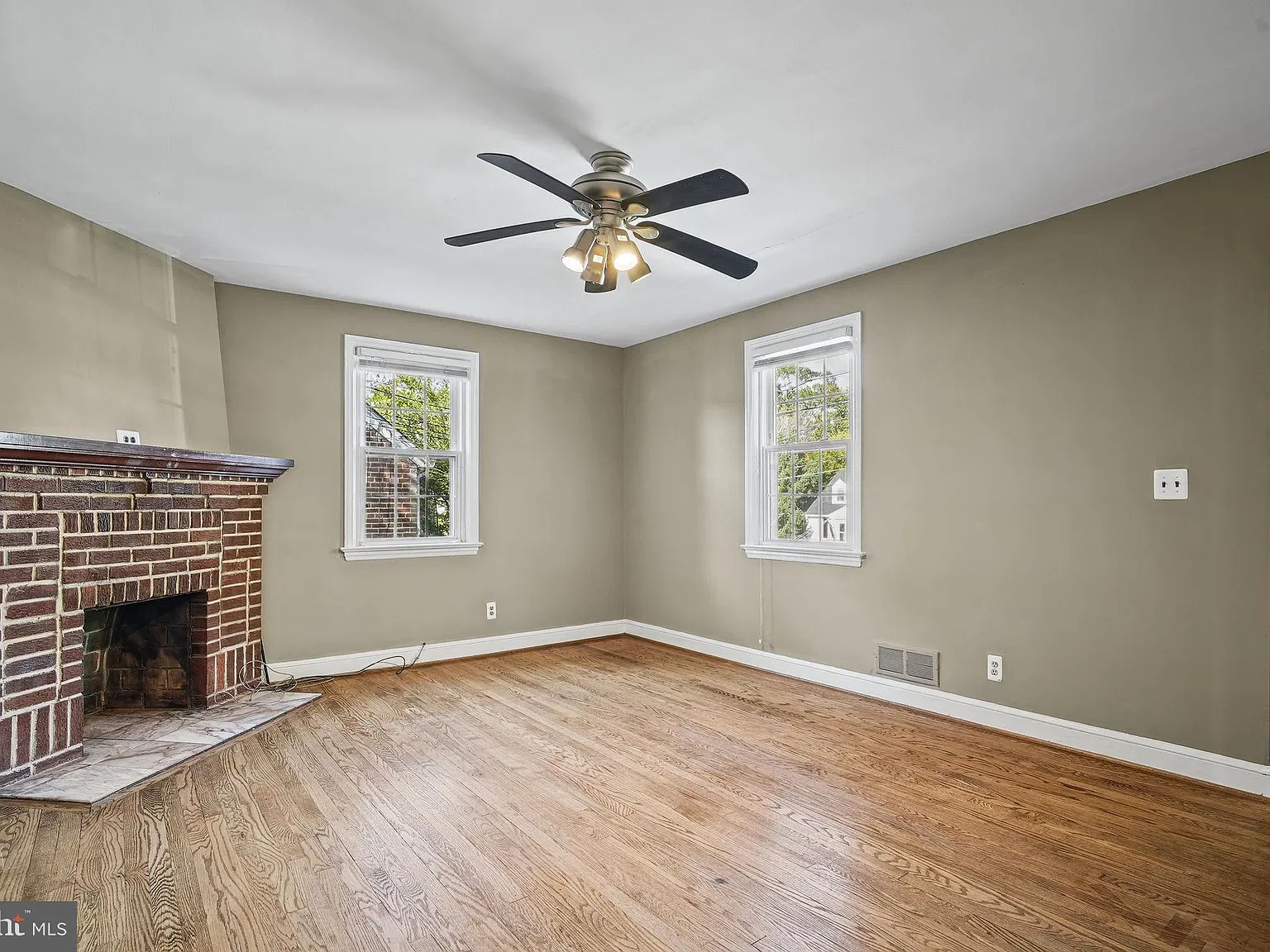 4 bed, 3.0 bath, 1453 sqft, $4,500 — Photo 2