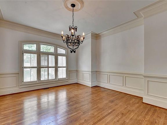 5th image of 6940 Laurel Oak Dr