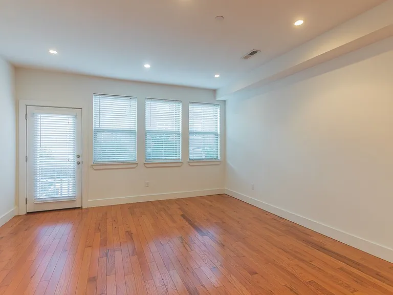 1535 Ogden St — Photo 17