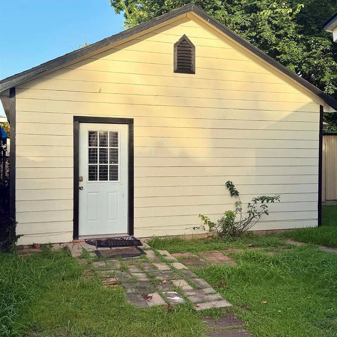 Studio, 1.0 bath, 460 sqft, $1,100 — Photo 1
