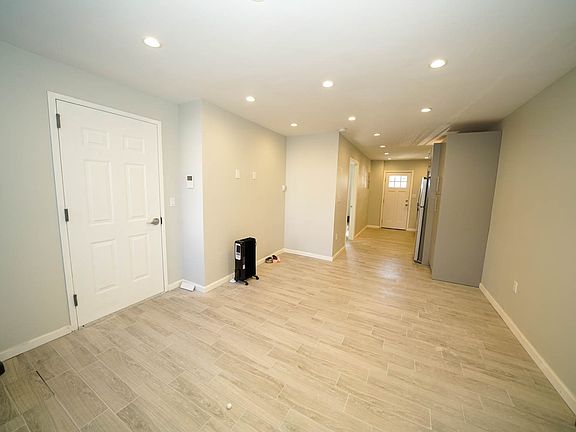 3rd image of 27-08 Ditmars Blvd #1