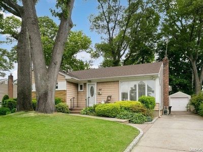 397 Spruce Lane, East Meadow, NY, 11554