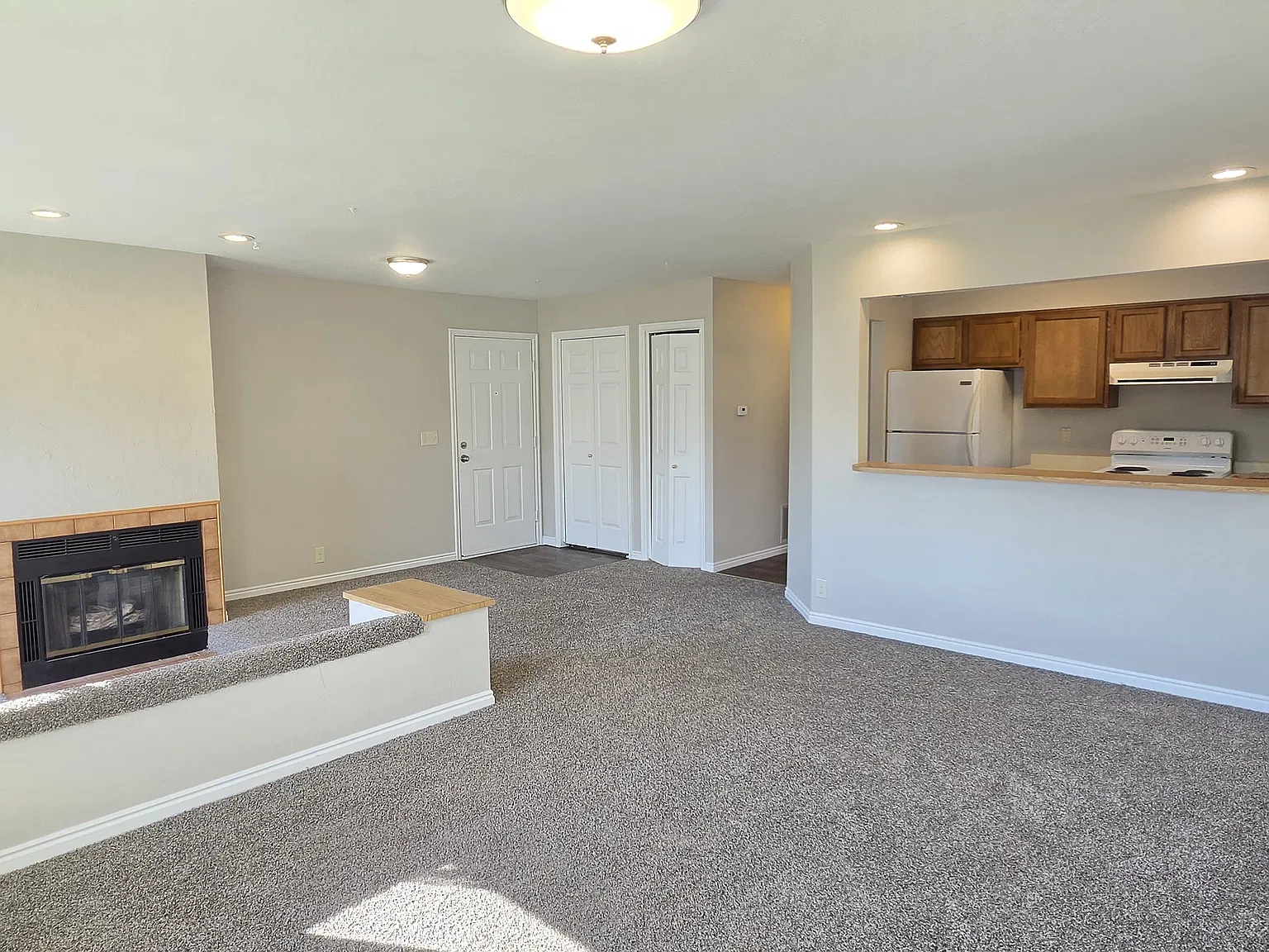 1267 E Vine St — Photo 2