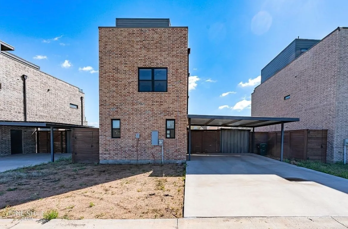718 Orange St — Photo 3