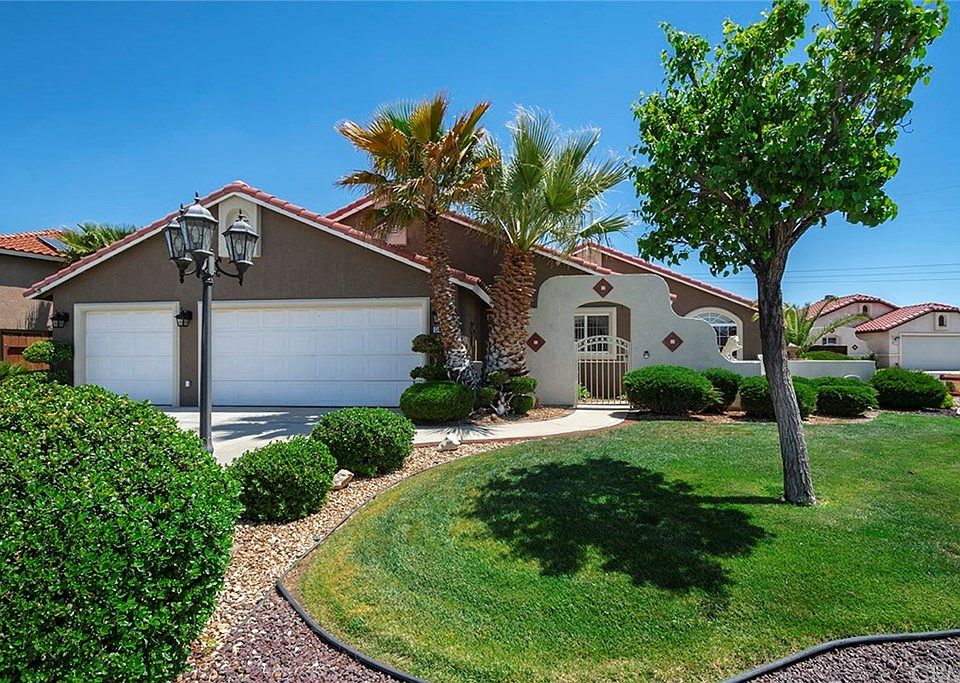 2nd image of 12443 Parkwood Pl