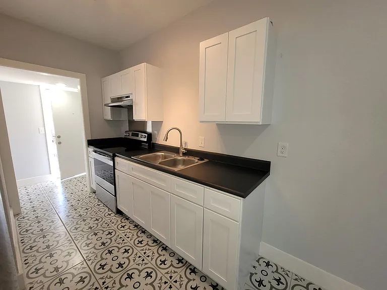1026 W French Pl #3 — Photo 9