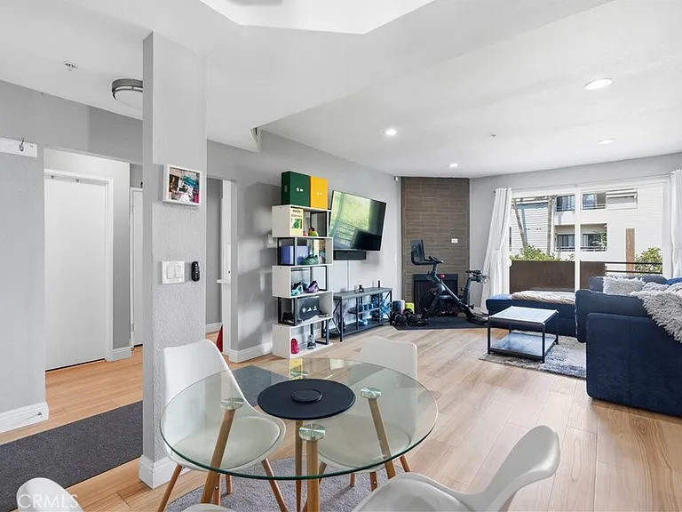 640 W 4th St — Photo 10