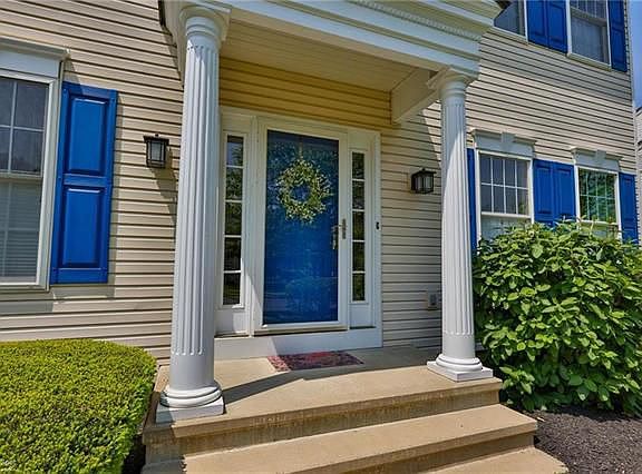 4th image of 4893 Waterford Dr