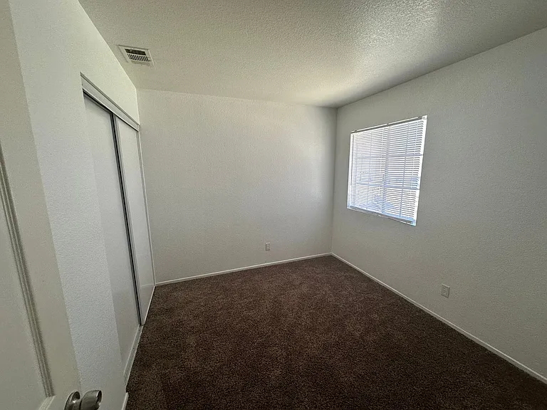 470 Westminster Pl — Photo 3