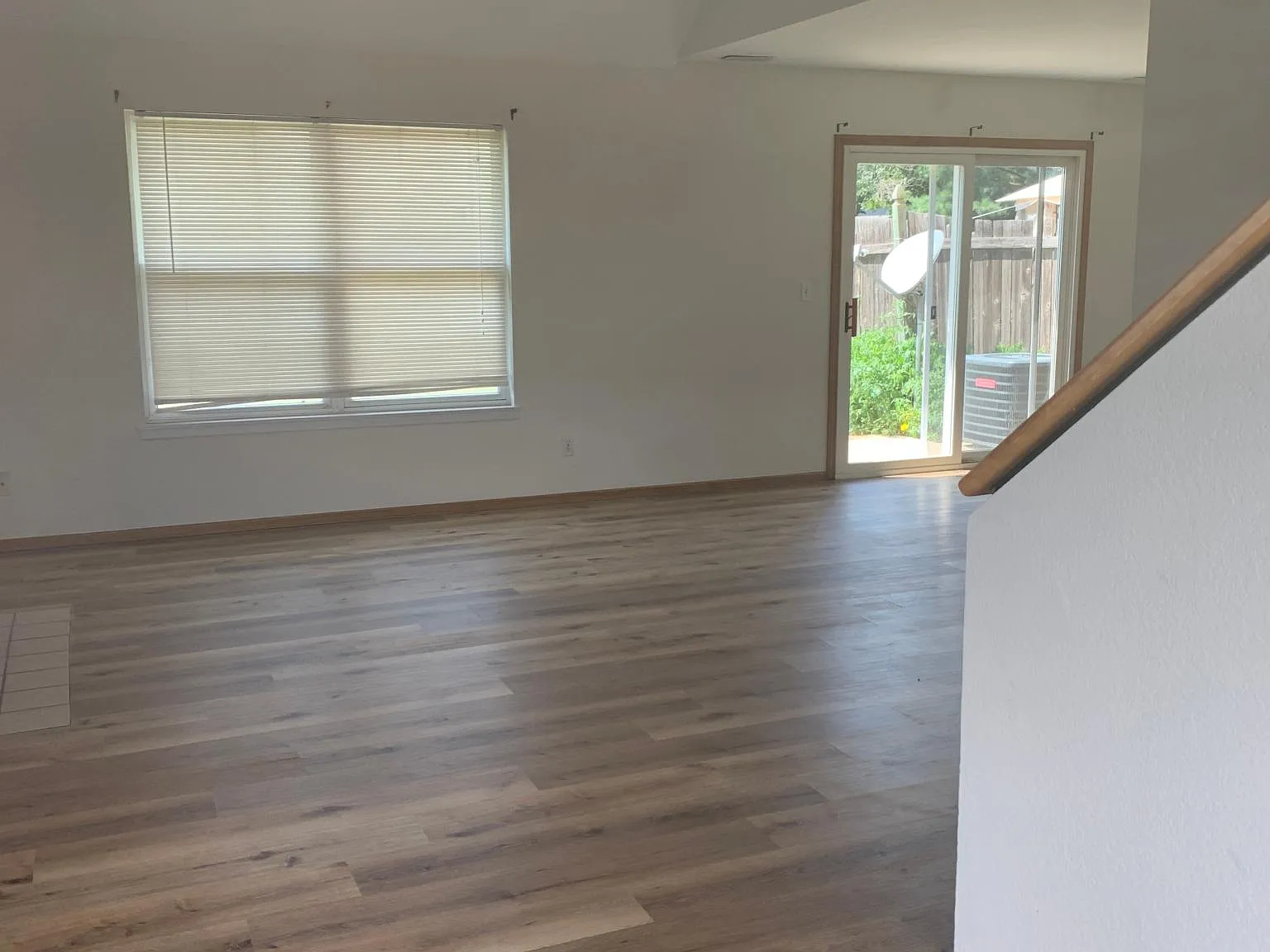 3 bed, 2.5 bath, 1368 sqft, $1,700 — Photo 2
