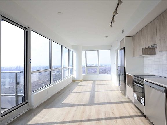 5th image of 395 Bloor St E #4704