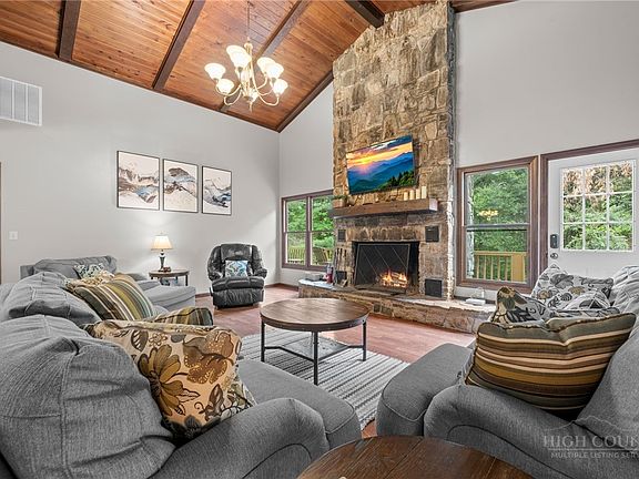 4th image of 260 Balsam Lane