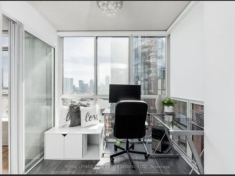 801 King St W #826 — Photo 13
