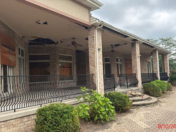 4th image of 1071 Country Ln
