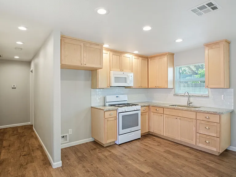 15603 W August Ave #C — Photo 8