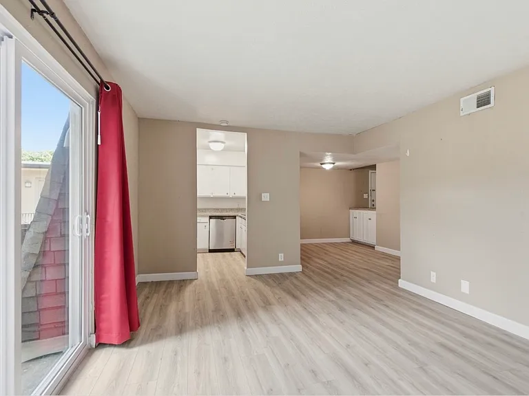 4112 Bowser Ave #205 — Photo 22