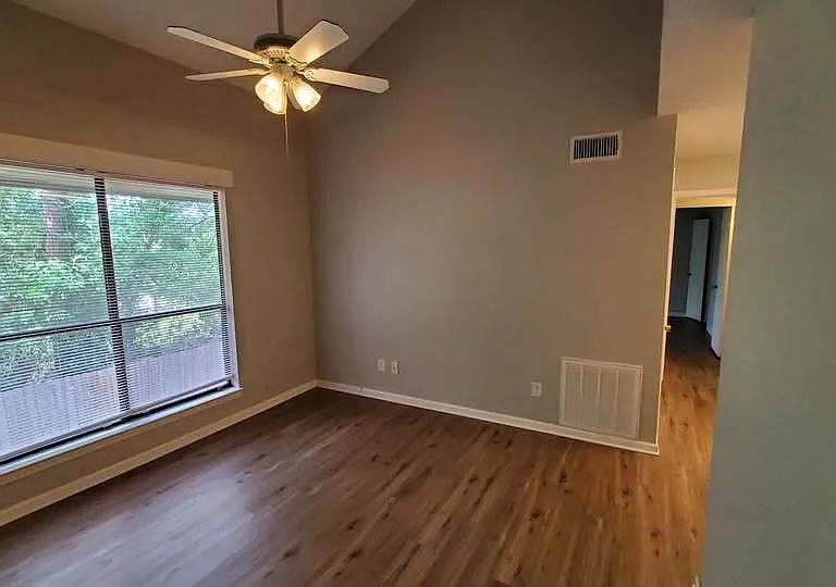 1404 Gause Blvd — Photo 2