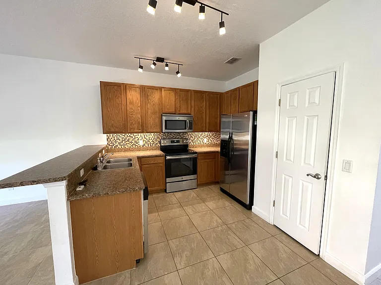 2600 Revolution St #105 — Photo 8
