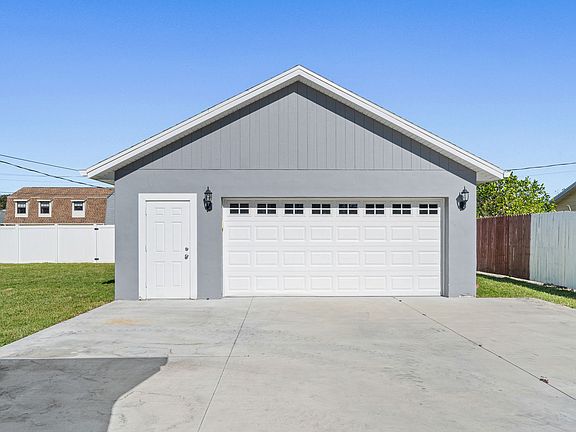 Detached garage 625 Sq Feet