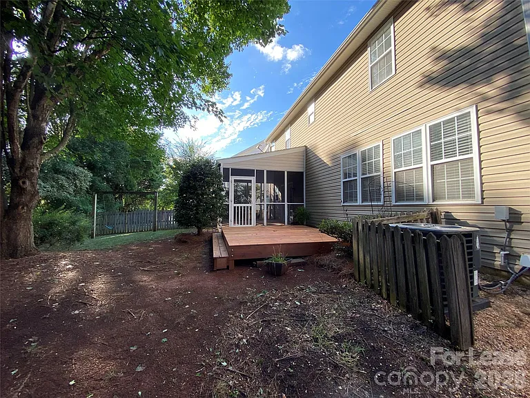 9513 Wilson Hall Dr — Photo 32