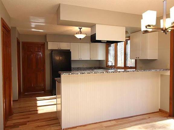 4th image of 843 Holiday Dr