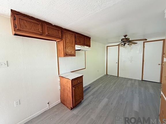 5th image of 839 S George Ave