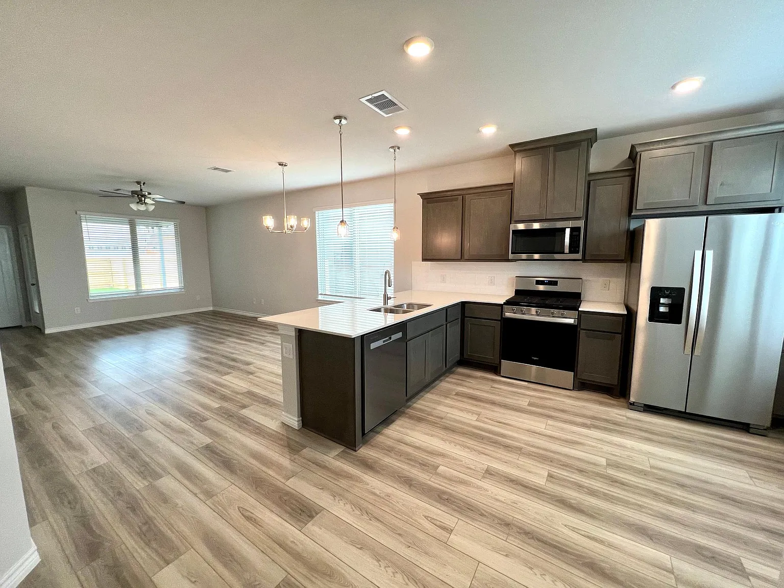 3 bed, 2.5 bath, 1375 sqft, $1,995 — Photo 4
