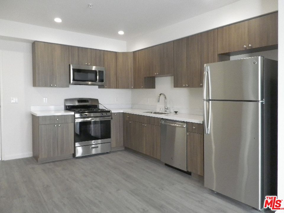 1st image of 1019 S Catalina St #502