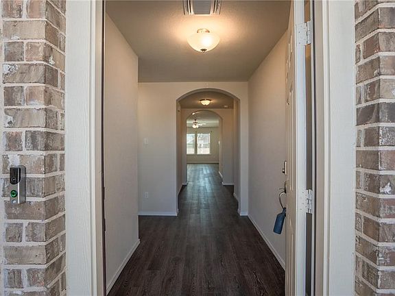 3rd image of 833 Ibis Falls Dr