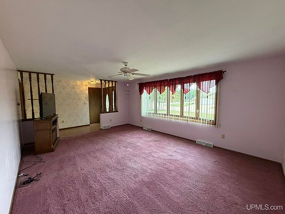 3rd image of 813 Turner Rd