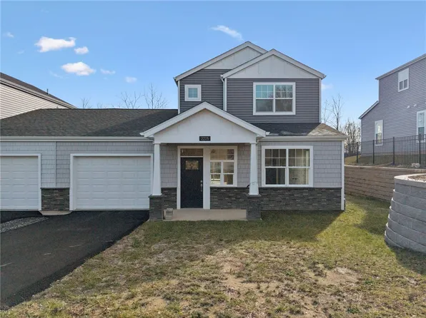 2215 Lebanon Dr, McKeesport, PA 15135