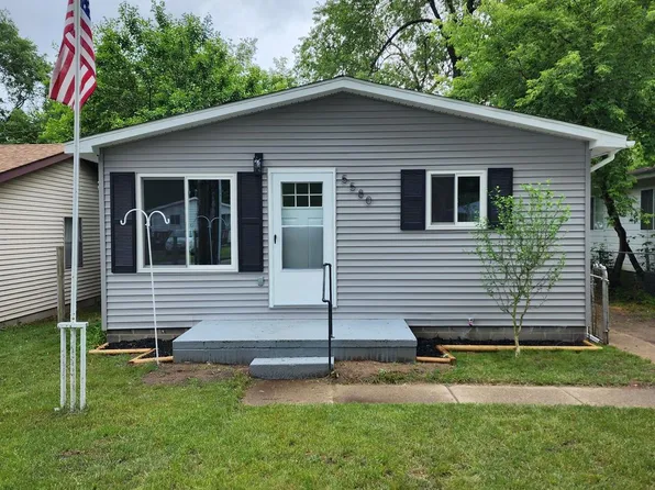 5580 Lake Grove Dr, White Lake, MI 48383