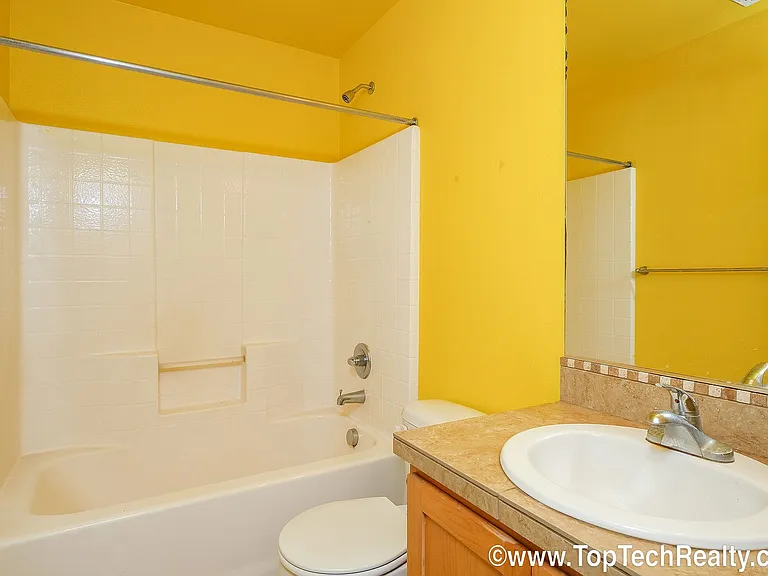 477 NW Edgeway Dr — Photo 16
