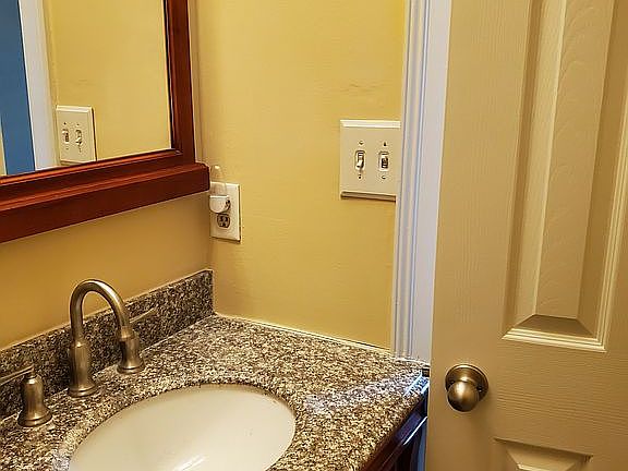 Master Bedroom bath 4' x 5'