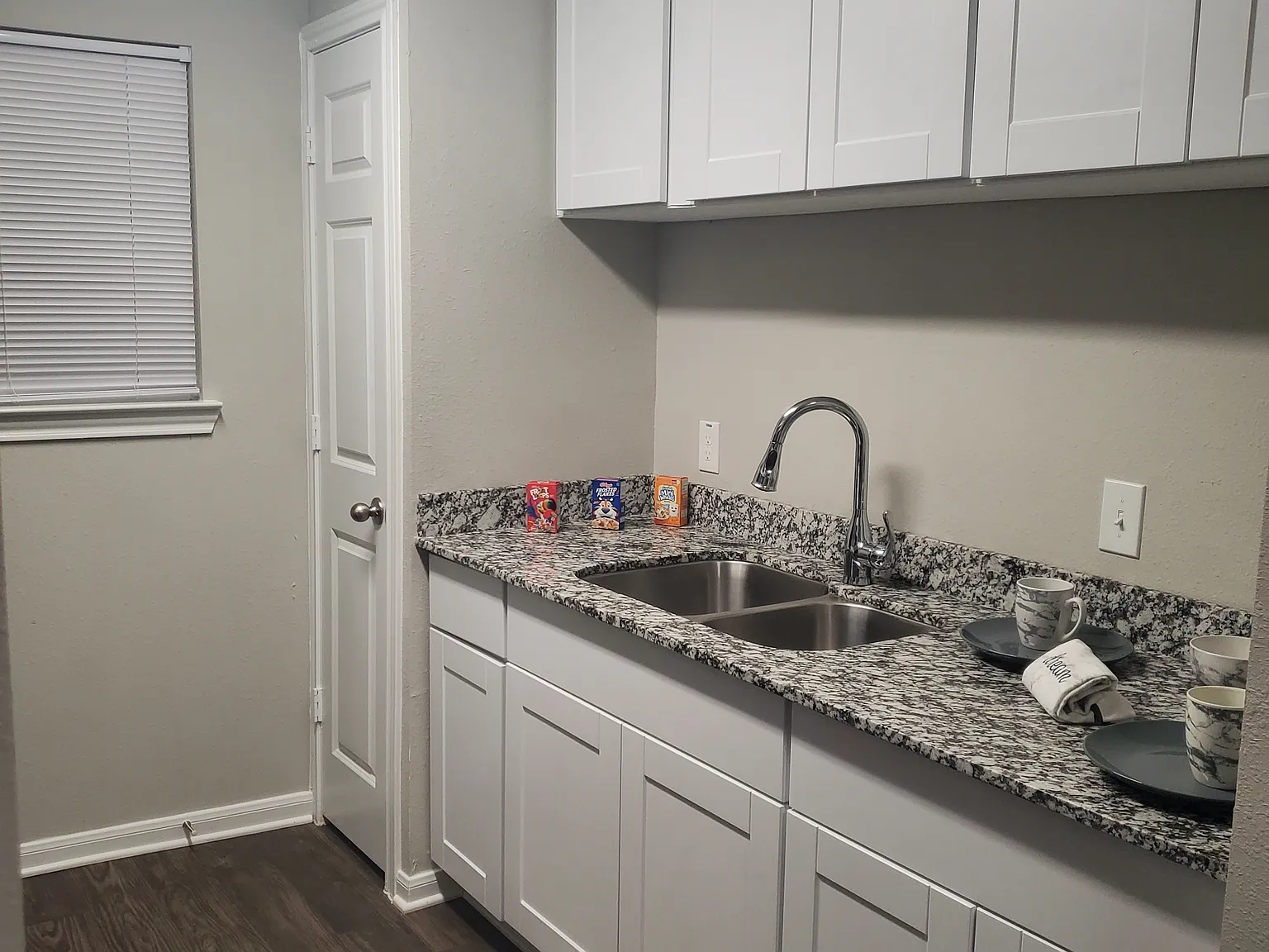 El Milagro Apartments — Photo 3