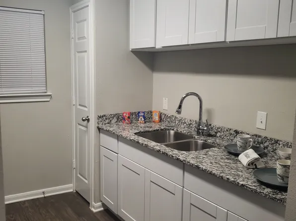 El Milagro Apartments